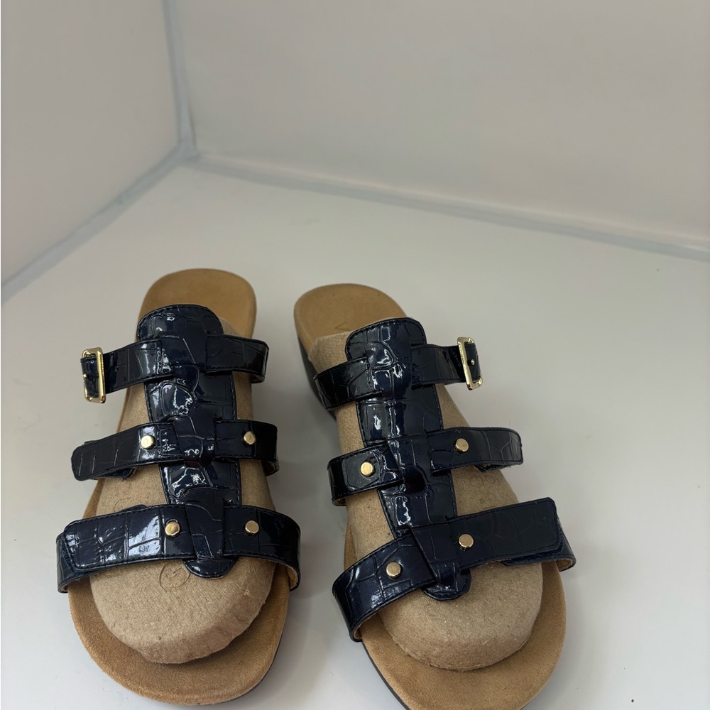 Vionic NWOT dark blue sandals size 8